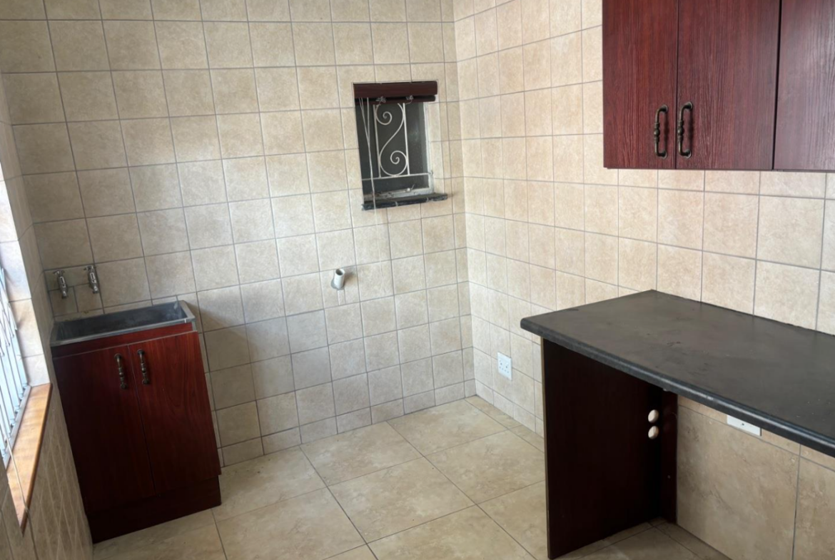 Well-maintained family home with large flatlet