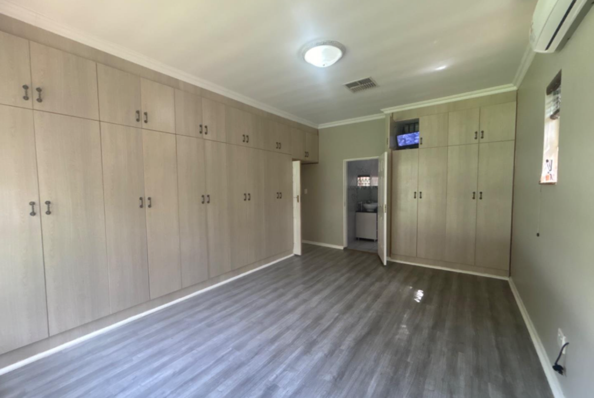 Well-maintained family home with large flatlet