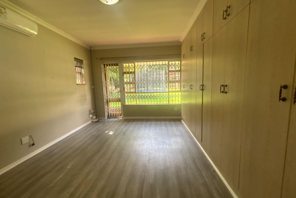 Well-maintained family home with large flatlet