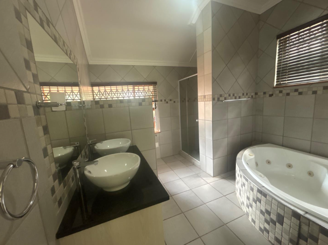Well-maintained family home with large flatlet