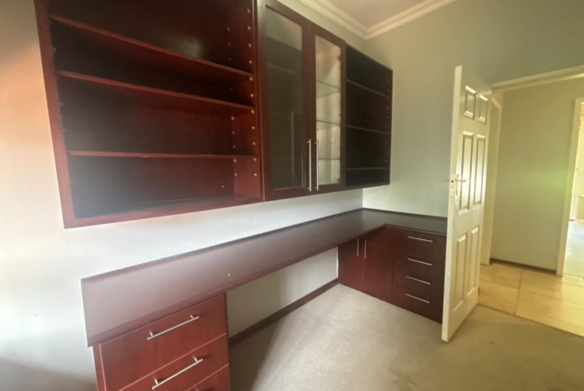 Well-maintained family home with large flatlet