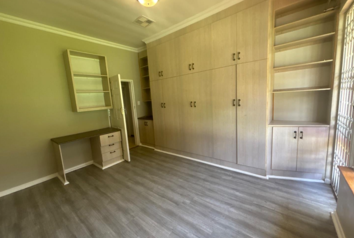 Well-maintained family home with large flatlet