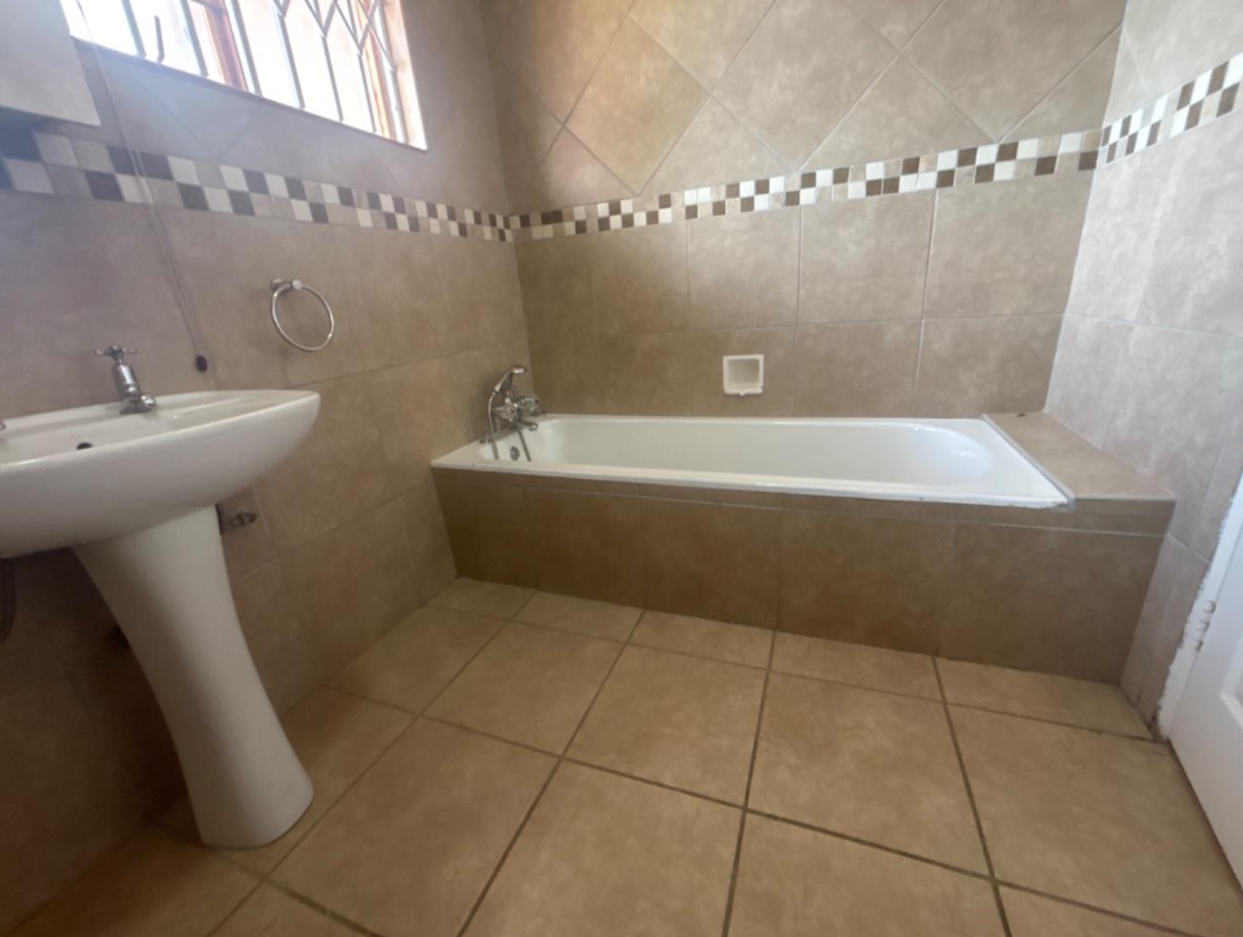 Well-maintained family home with large flatlet