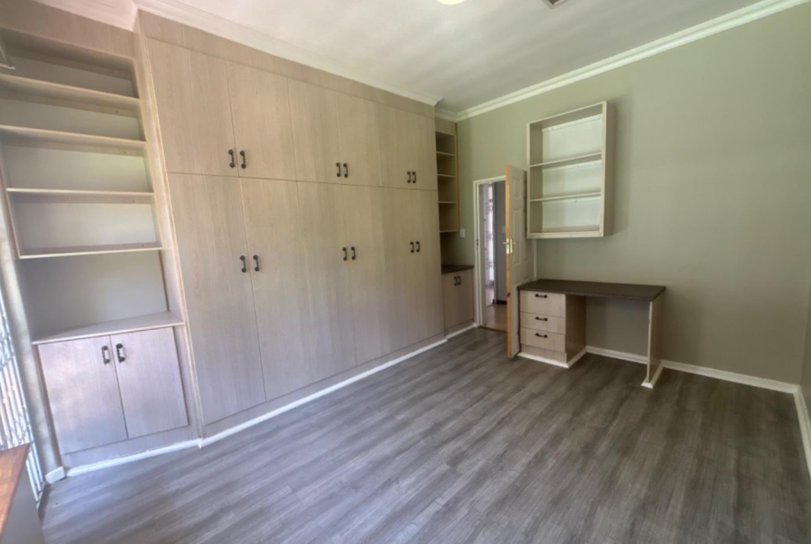 Well-maintained family home with large flatlet