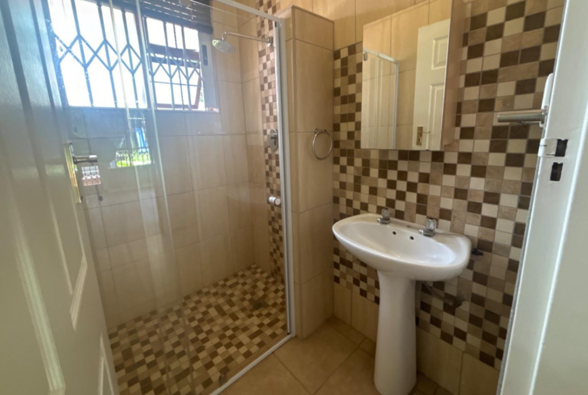 Well-maintained family home with large flatlet