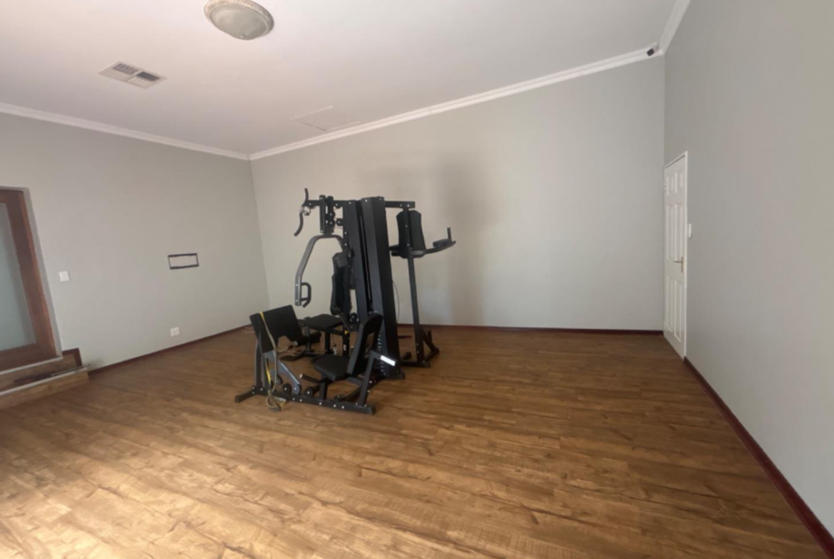 Well-maintained family home with large flatlet