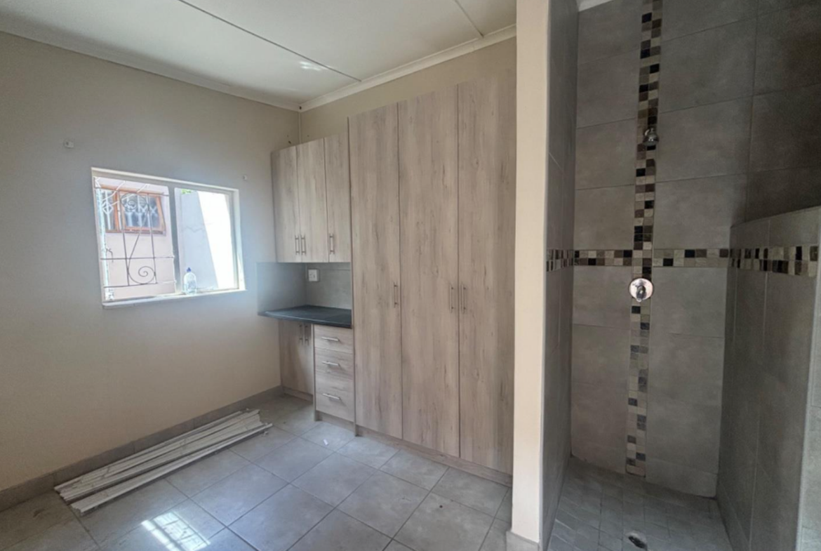 Well-maintained family home with large flatlet