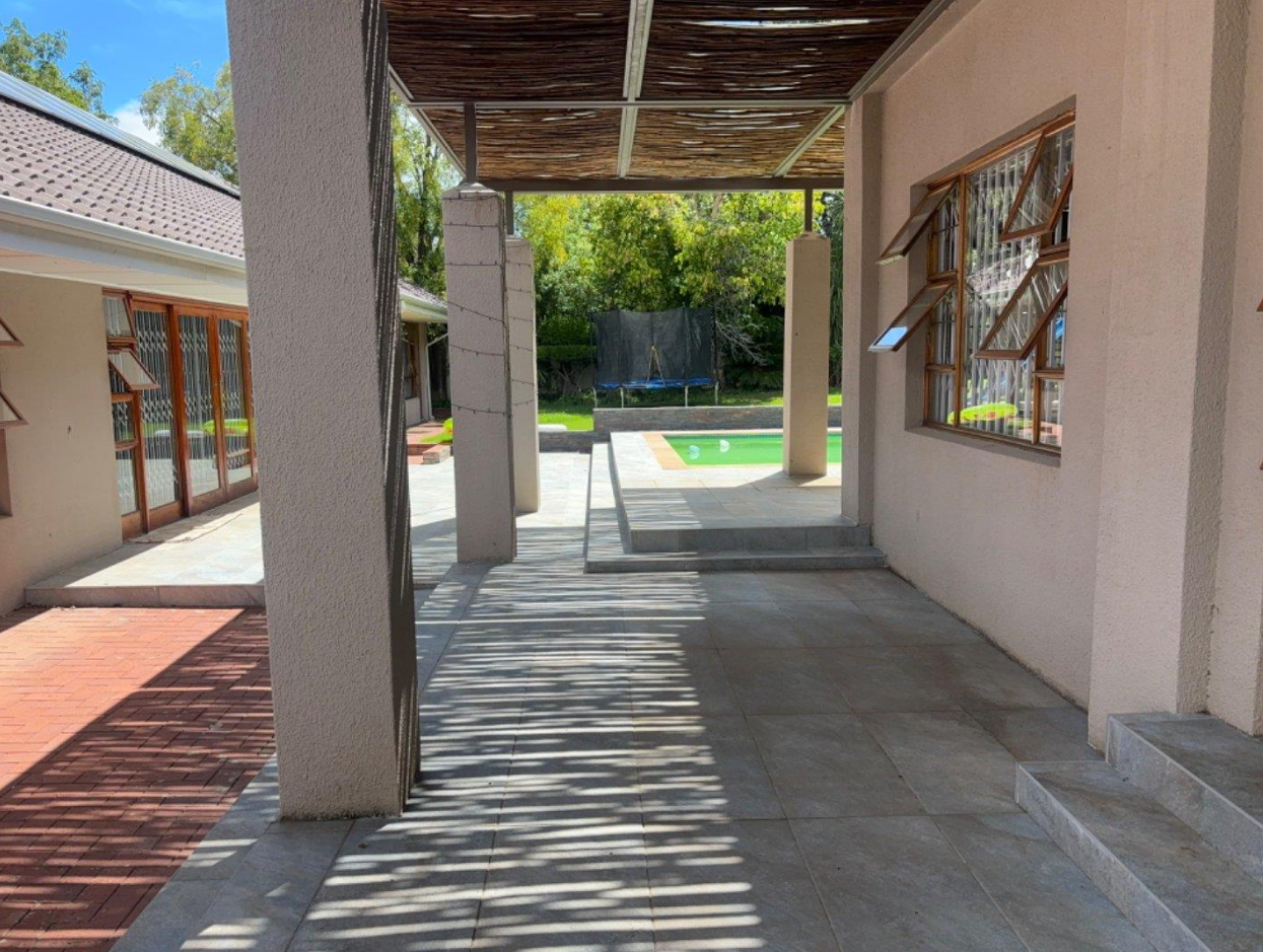 Well-maintained family home with large flatlet