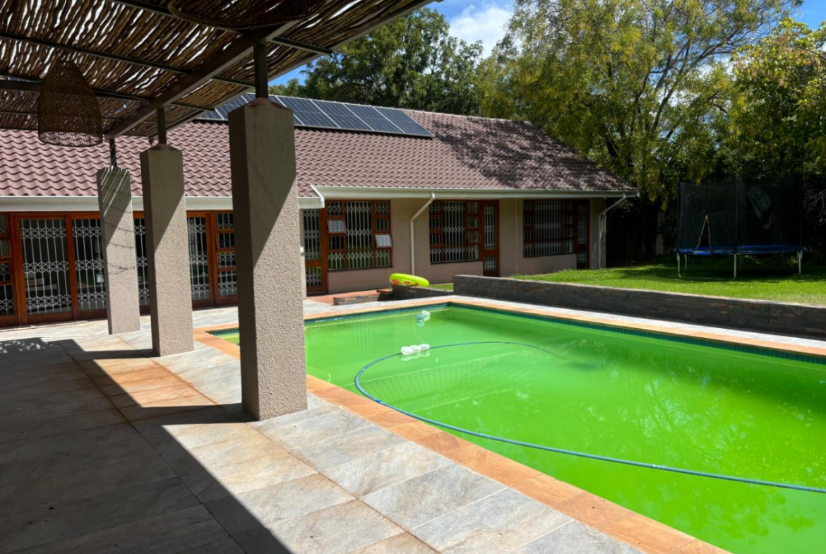 Well-maintained family home with large flatlet