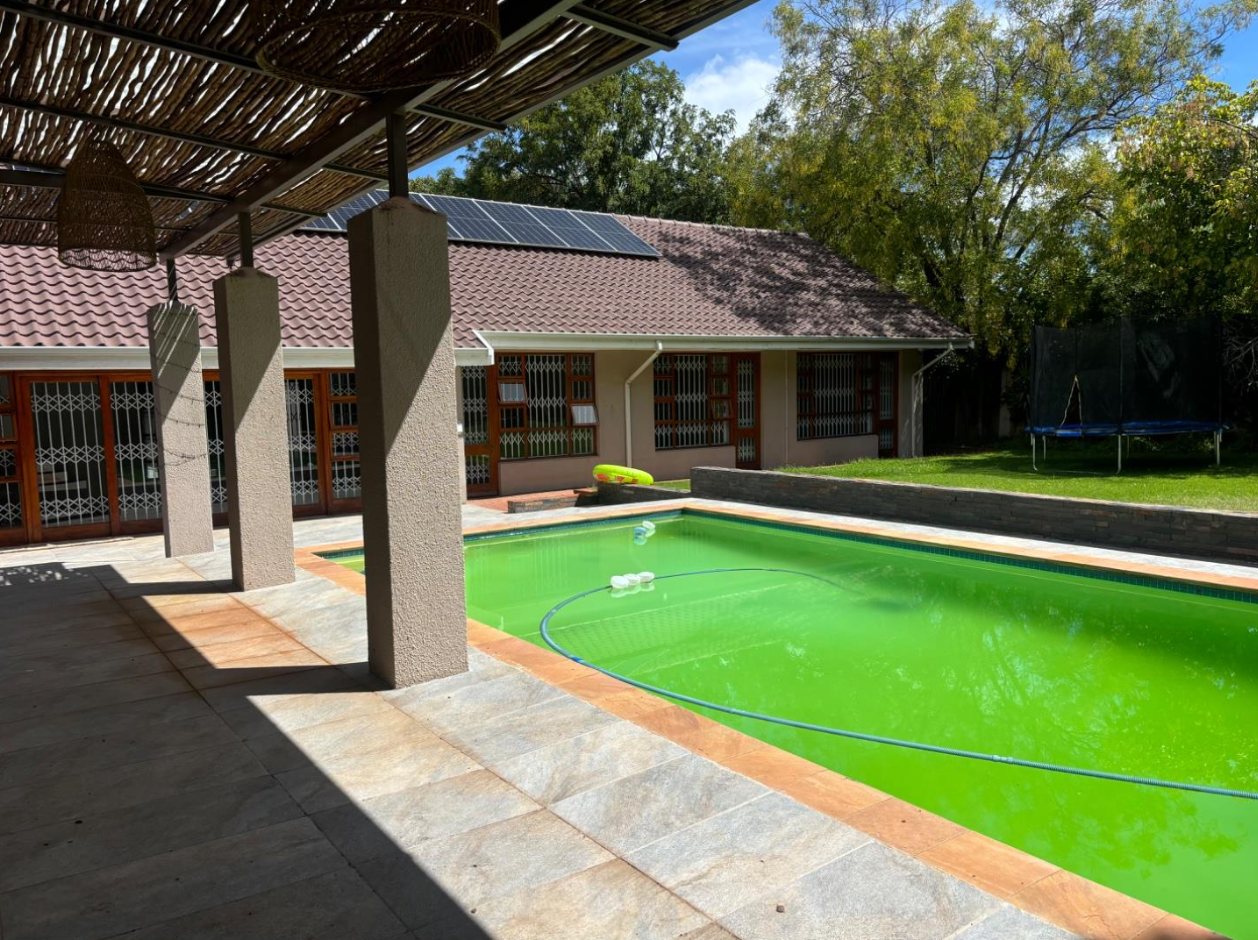 Well-maintained family home with large flatlet