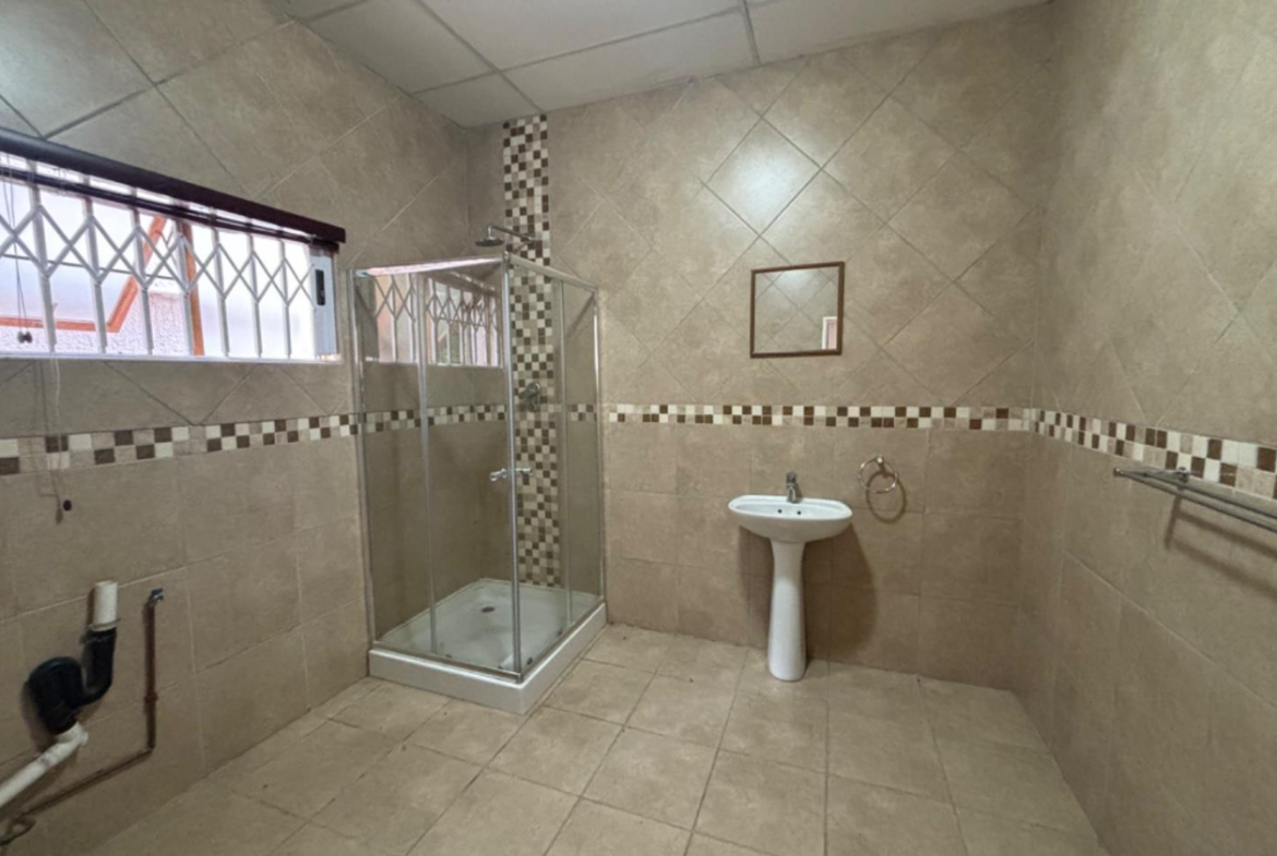 Well-maintained family home with large flatlet