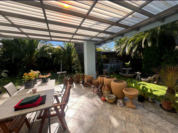 Excellent location – big house with 2 big flats