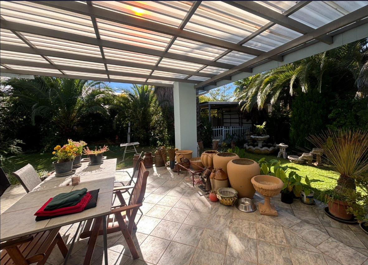 Excellent location – big house with 2 big flats