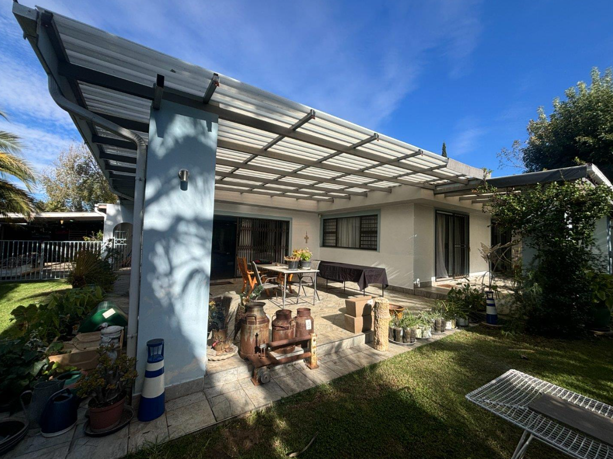 Excellent location – big house with 2 big flats