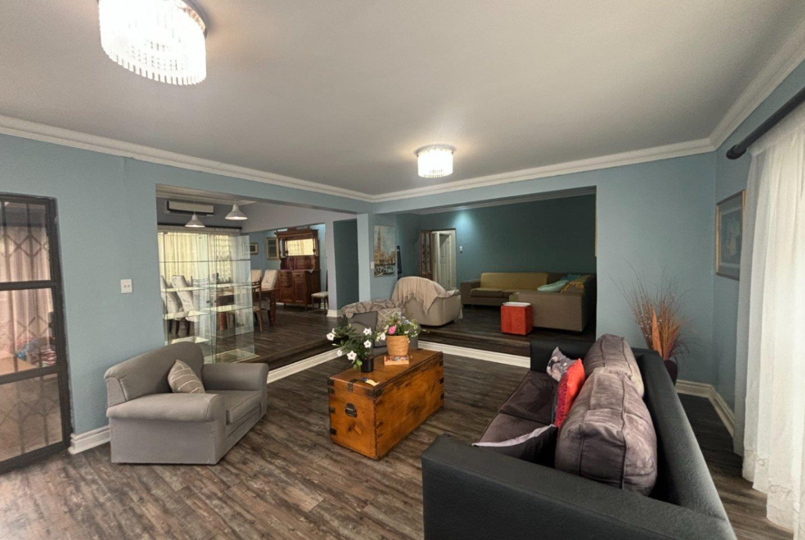 Excellent location – big house with 2 big flats