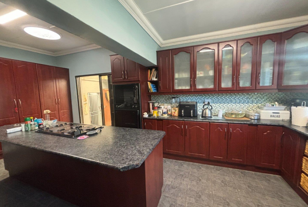 Excellent location – big house with 2 big flats