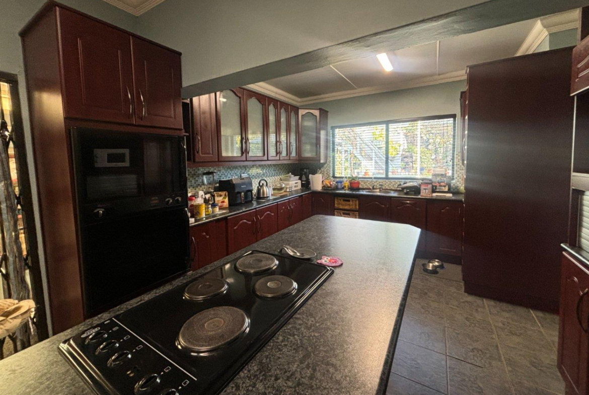Excellent location – big house with 2 big flats
