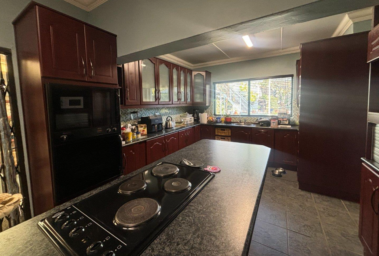 Excellent location – big house with 2 big flats
