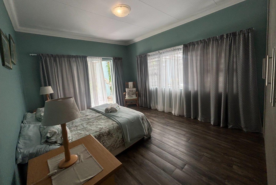 Excellent location – big house with 2 big flats