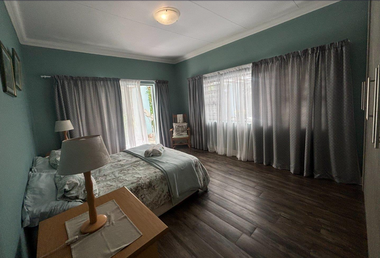 Excellent location – big house with 2 big flats