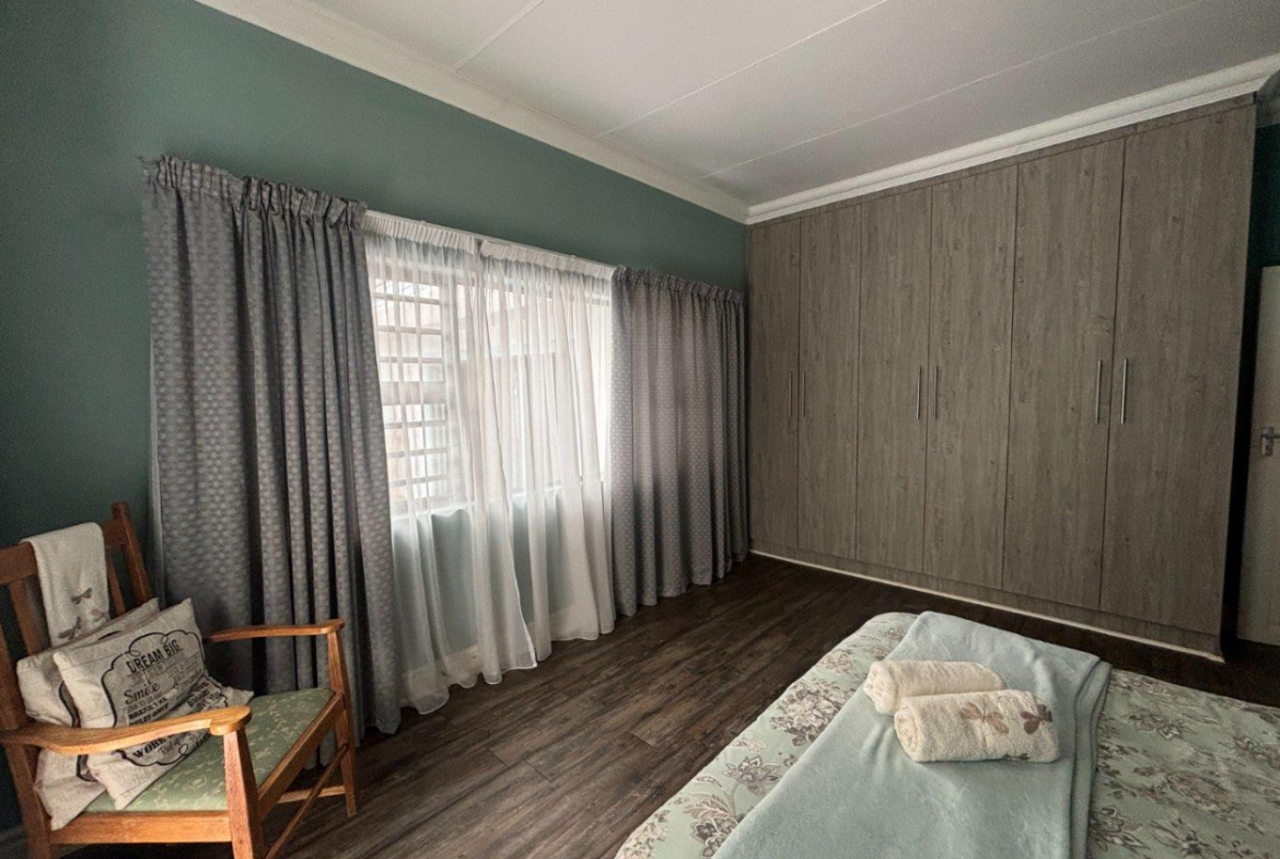 Excellent location – big house with 2 big flats
