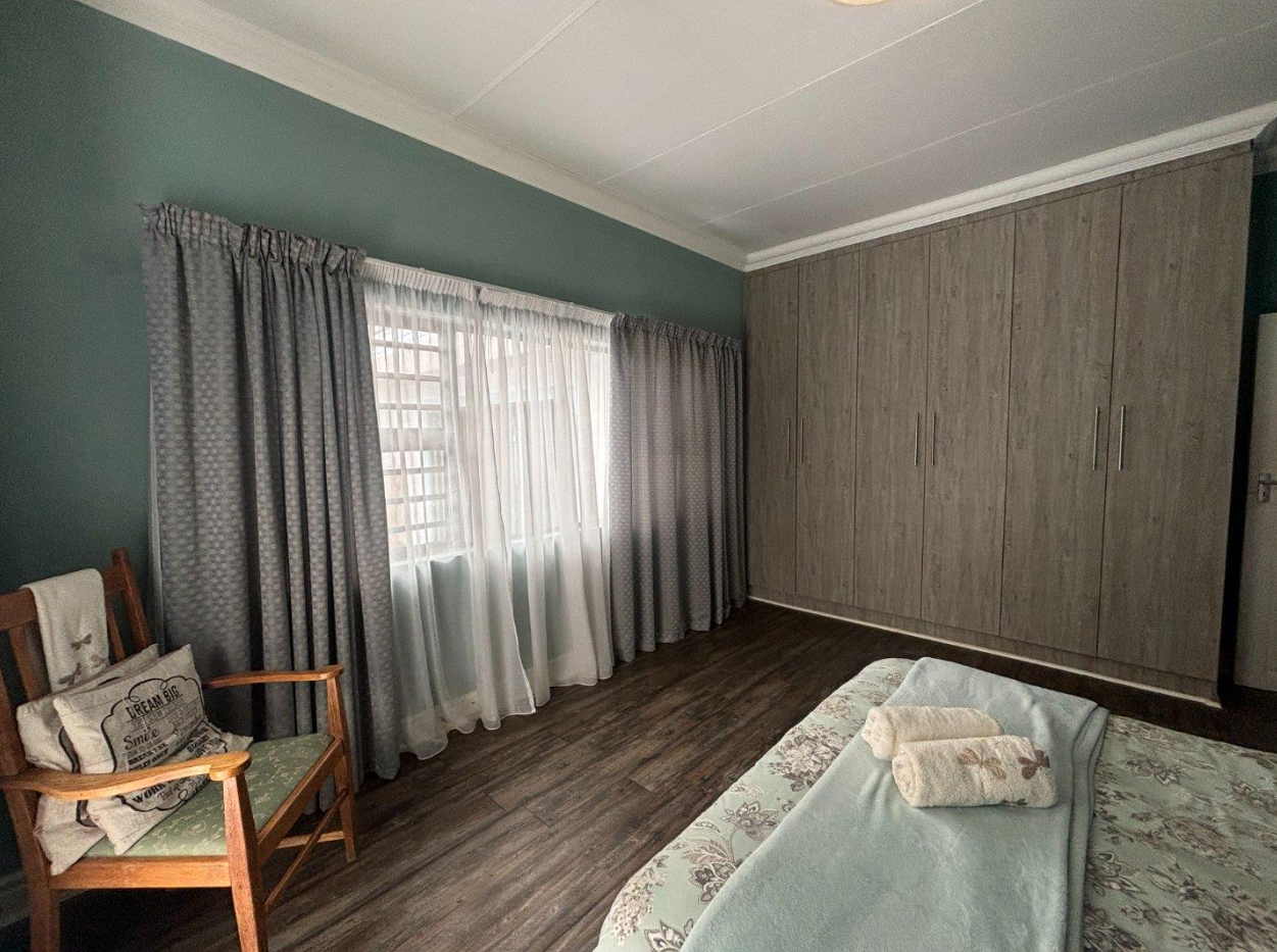 Excellent location – big house with 2 big flats