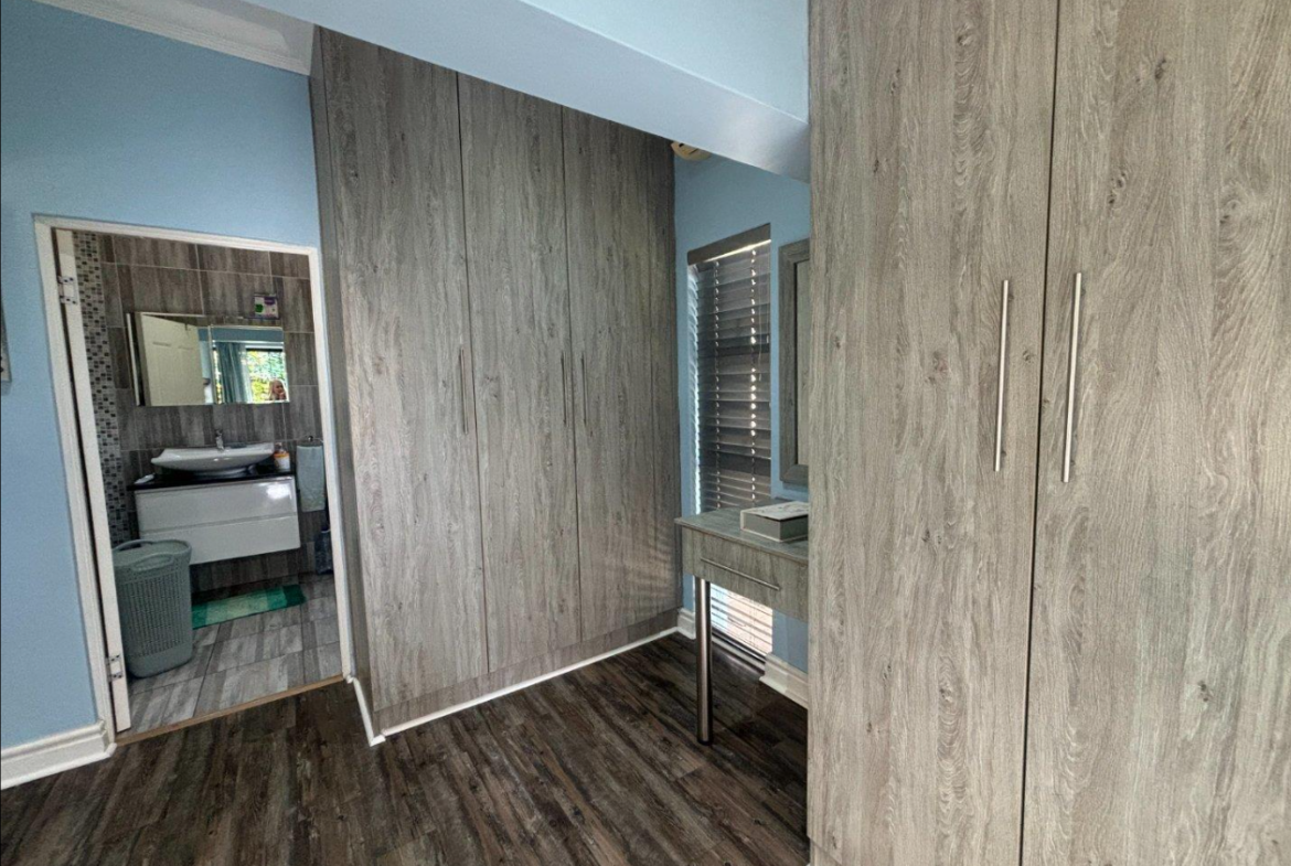 Excellent location – big house with 2 big flats
