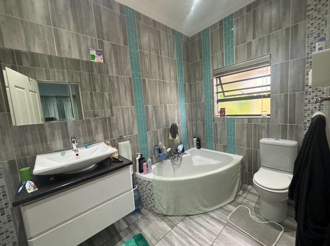 Excellent location – big house with 2 big flats