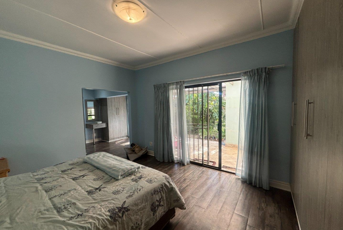 Excellent location – big house with 2 big flats