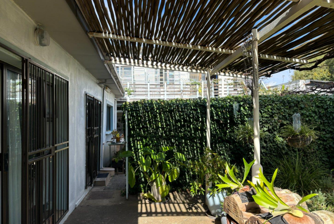 Excellent location – big house with 2 big flats