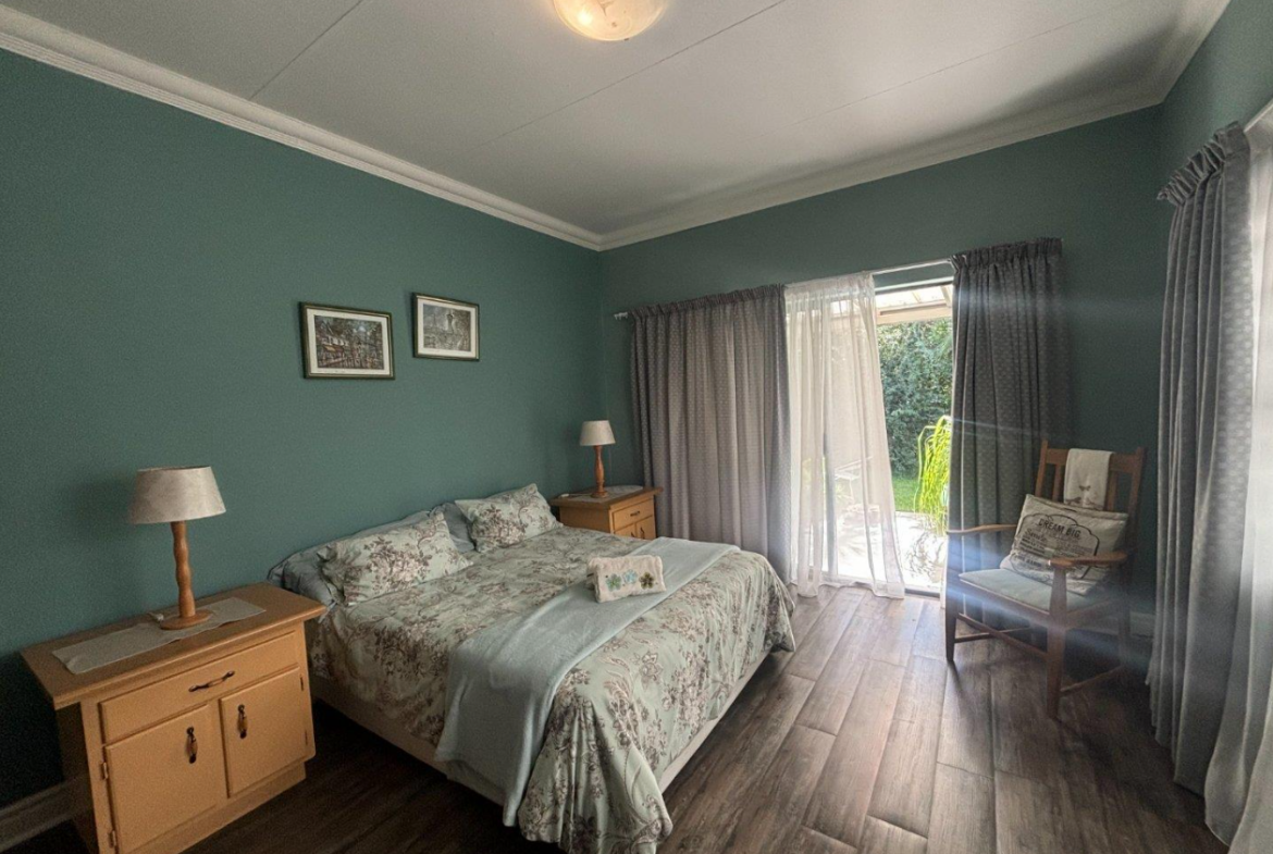 Excellent location – big house with 2 big flats