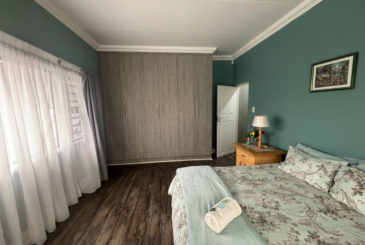 Excellent location – big house with 2 big flats