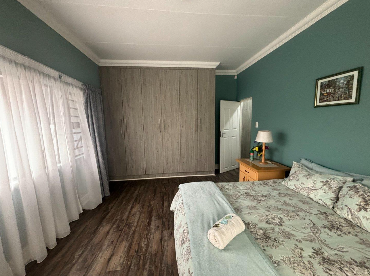 Excellent location – big house with 2 big flats