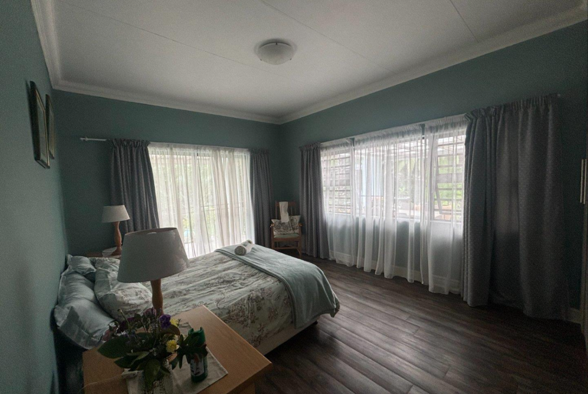 Excellent location – big house with 2 big flats