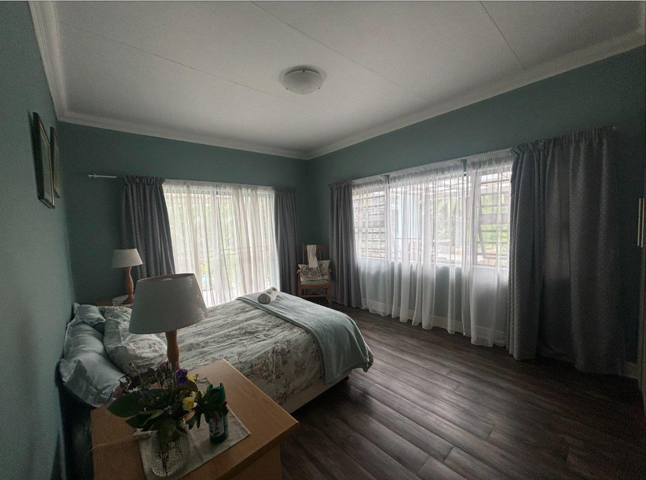 Excellent location – big house with 2 big flats