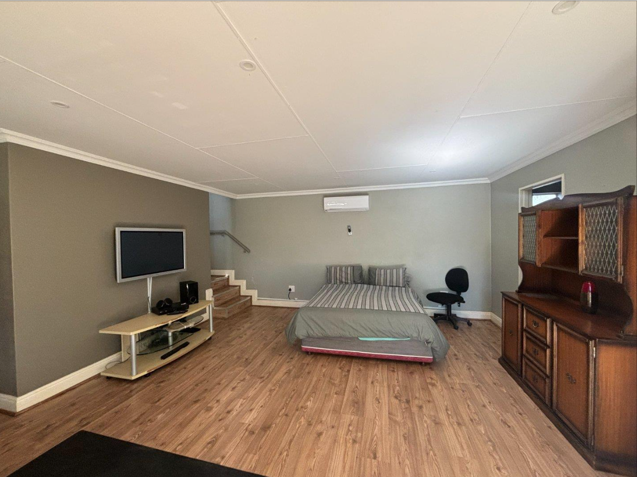 Excellent location – big house with 2 big flats