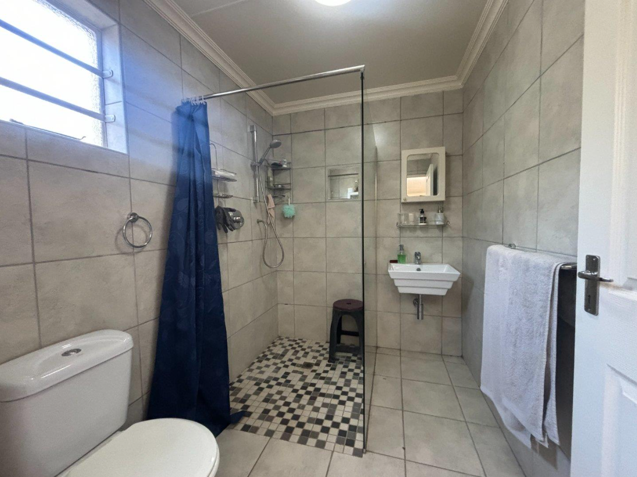 Excellent location – big house with 2 big flats