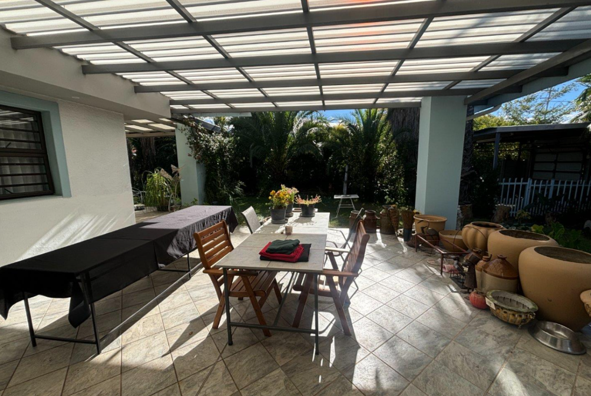 Excellent location – big house with 2 big flats