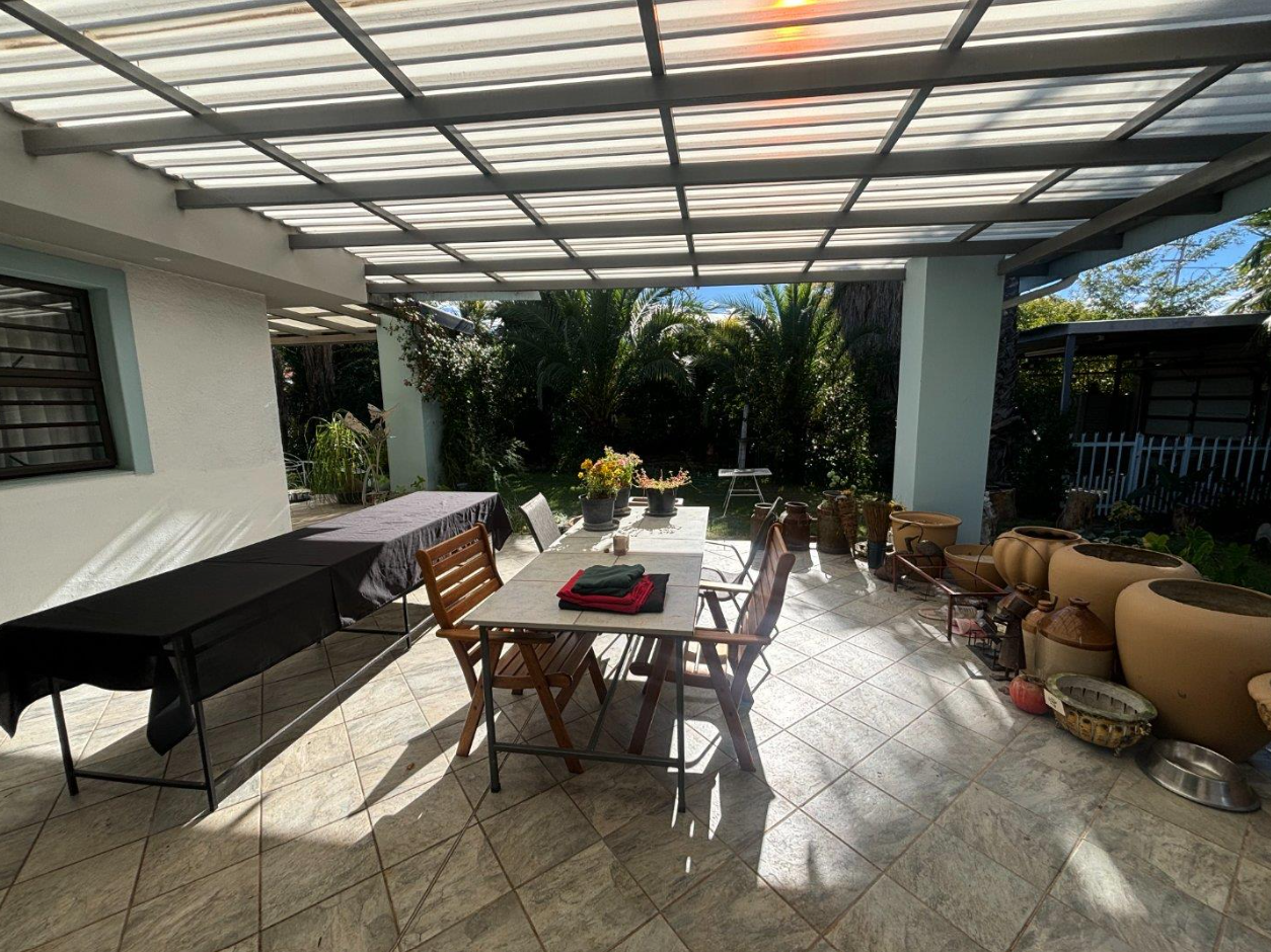 Excellent location – big house with 2 big flats