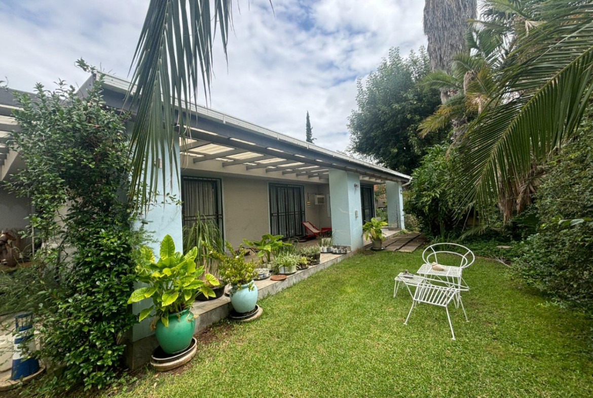 Excellent location – big house with 2 big flats