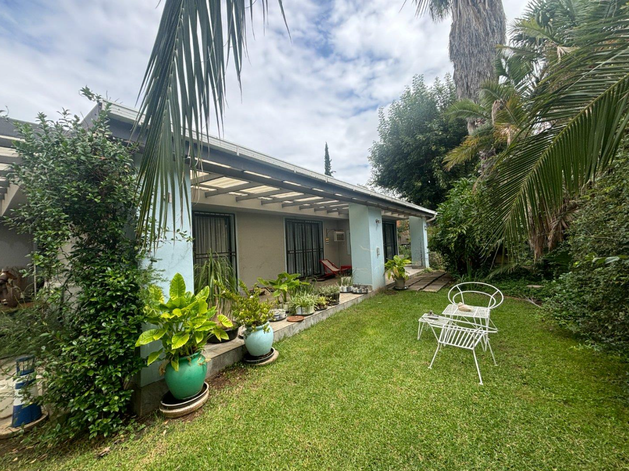 Excellent location – big house with 2 big flats