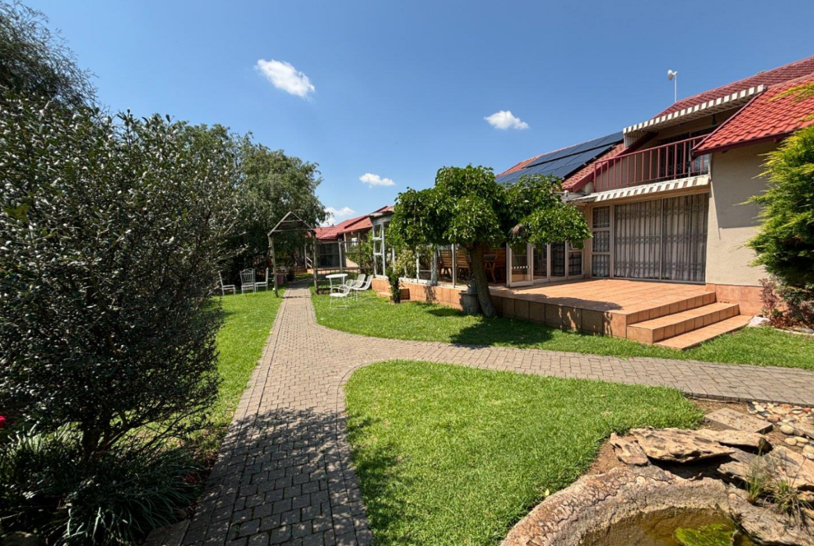 8 Bedroom House for Sale in Dan Pienaar