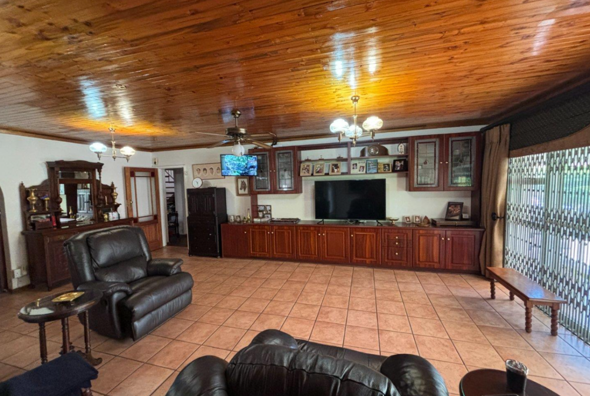 8 Bedroom House for Sale in Dan Pienaar
