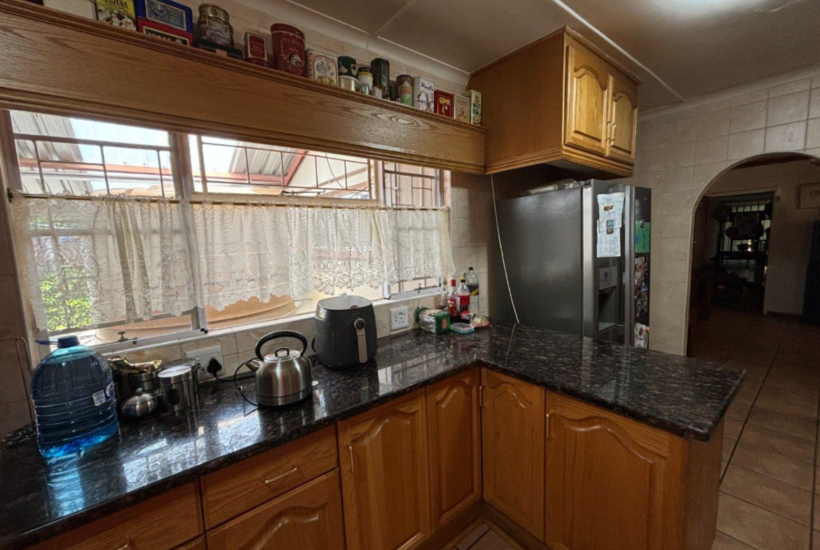 8 Bedroom House for Sale in Dan Pienaar