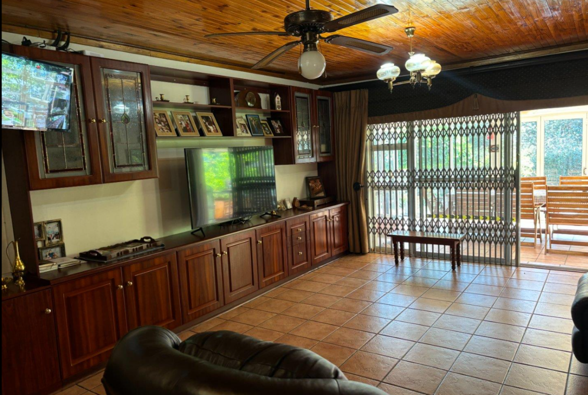 8 Bedroom House for Sale in Dan Pienaar