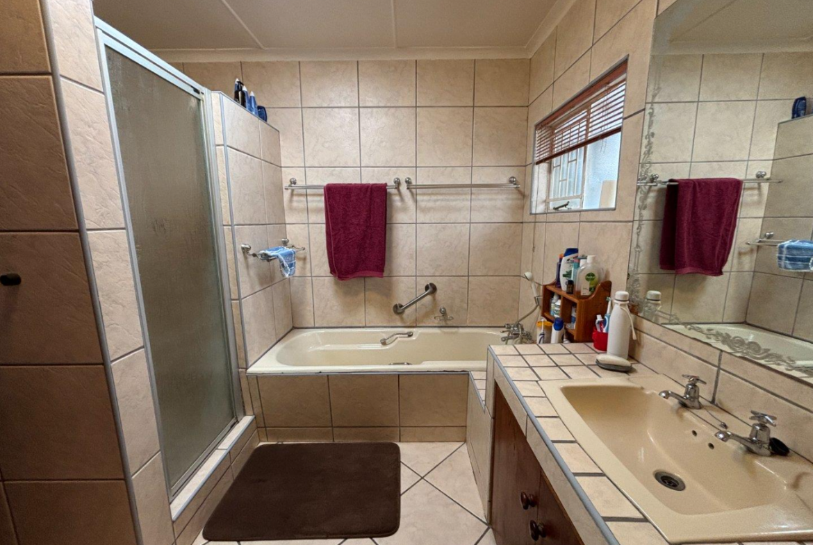 8 Bedroom House for Sale in Dan Pienaar