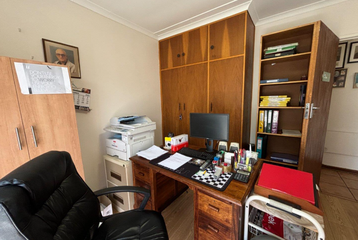 8 Bedroom House for Sale in Dan Pienaar