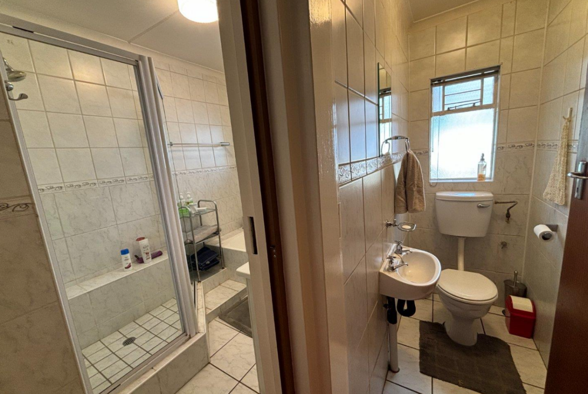 8 Bedroom House for Sale in Dan Pienaar