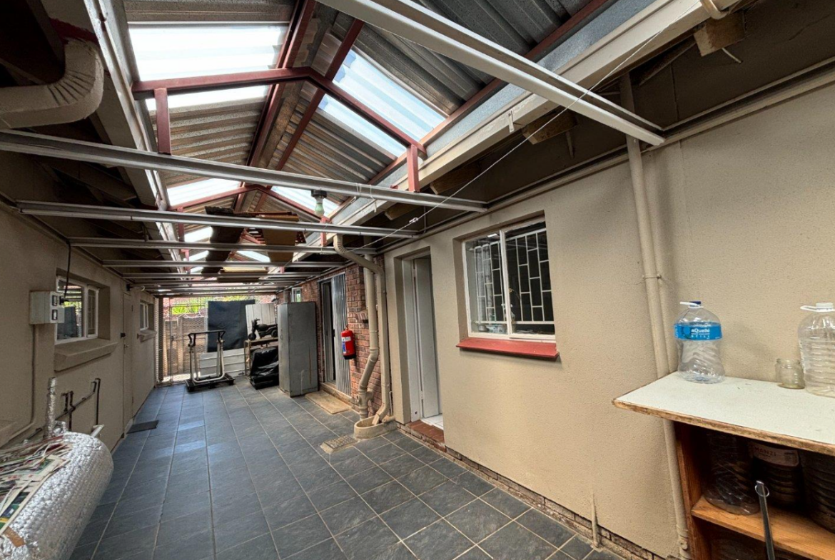 8 Bedroom House for Sale in Dan Pienaar