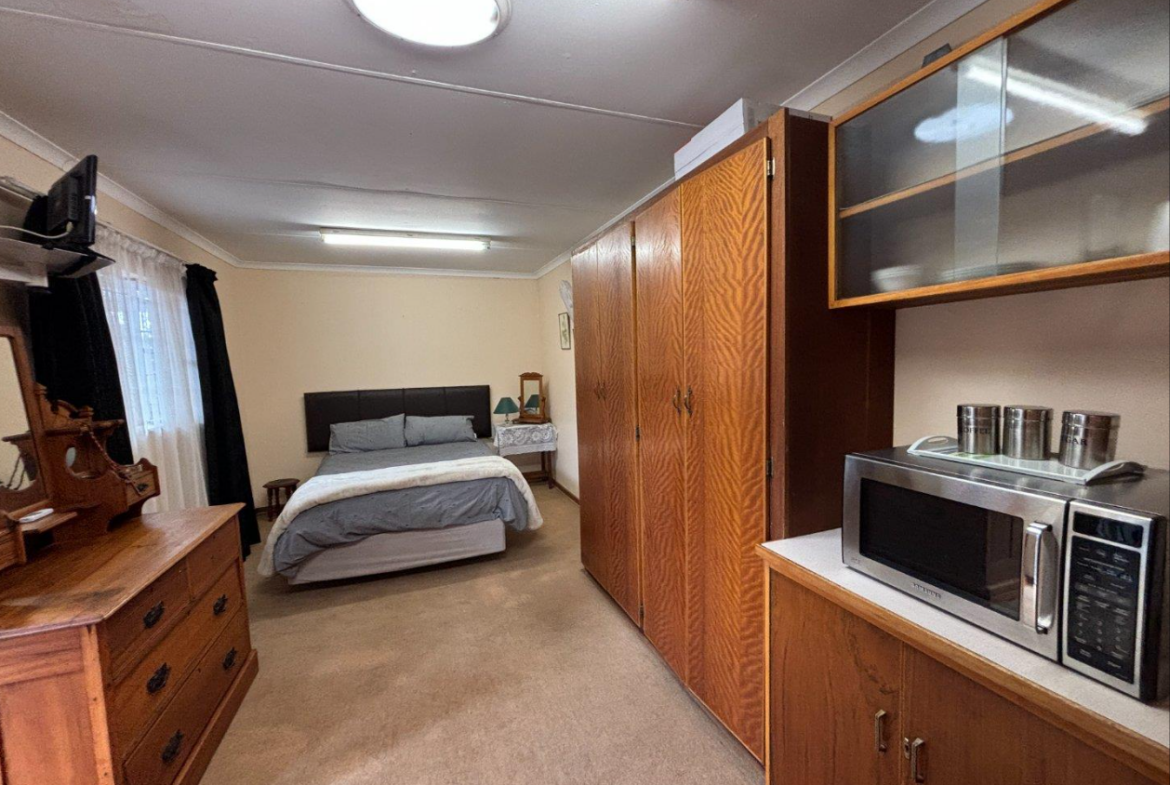 8 Bedroom House for Sale in Dan Pienaar